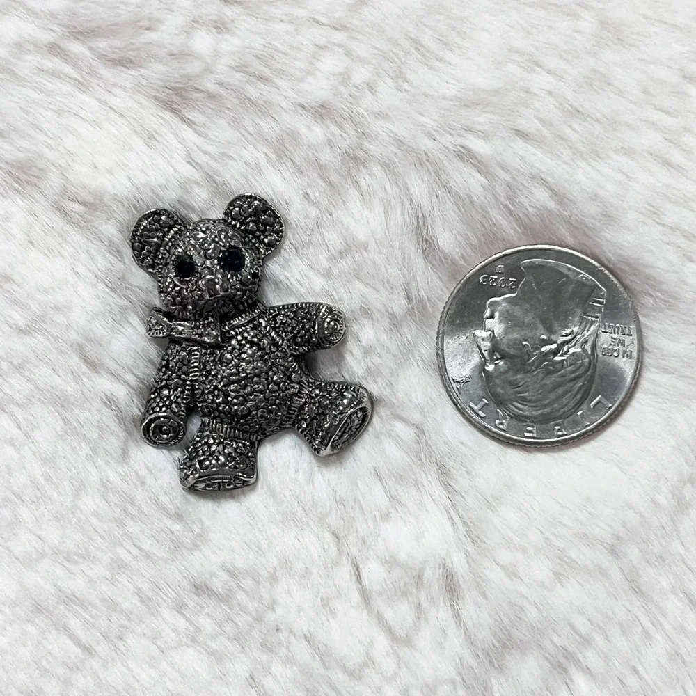 🔮 5/$25 Vintage Silver Tone Teddy Bear With Black Rhinestone Eyes Pin‎